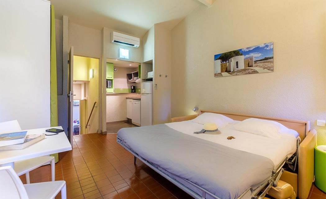 Belambra Clubs La Colle-Sur-Loup - Les Terrasses De Saint-Paul De Vence Hotel Стая снимка